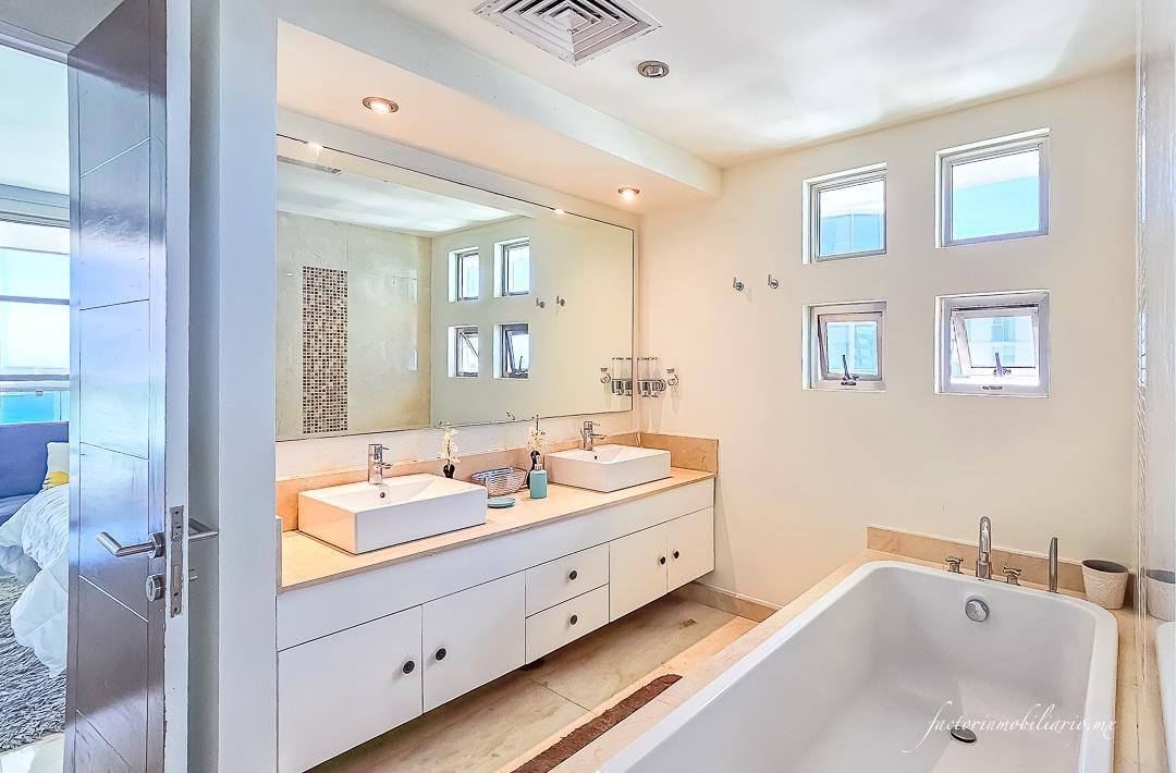 Departamento Novo Cancún en Puerto Cancún de 2 Recámaras en Renta Sin Muebles