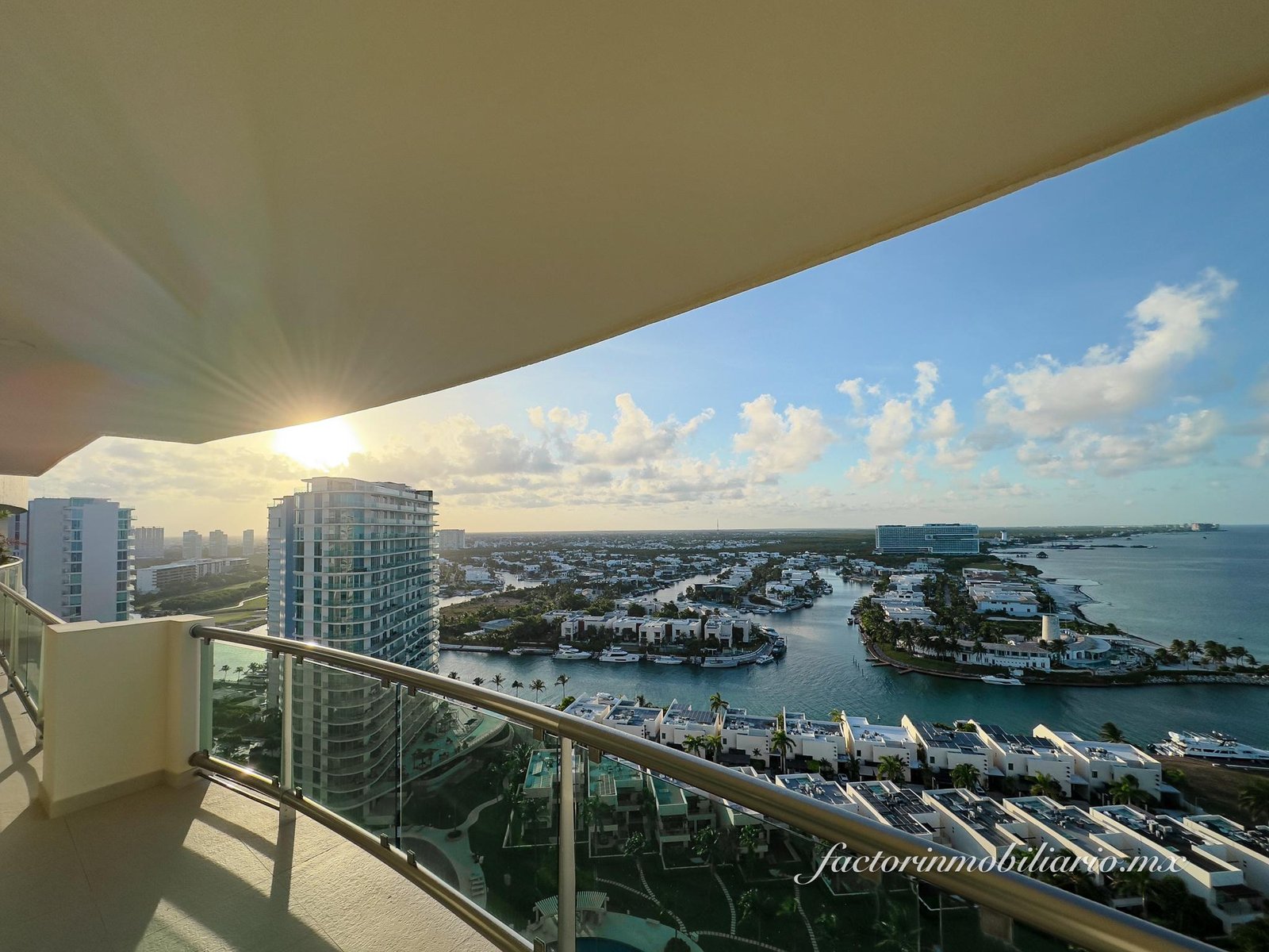 Departamento Novo Cancún en Puerto Cancún de 2 Recámaras en Venta Sin Muebles