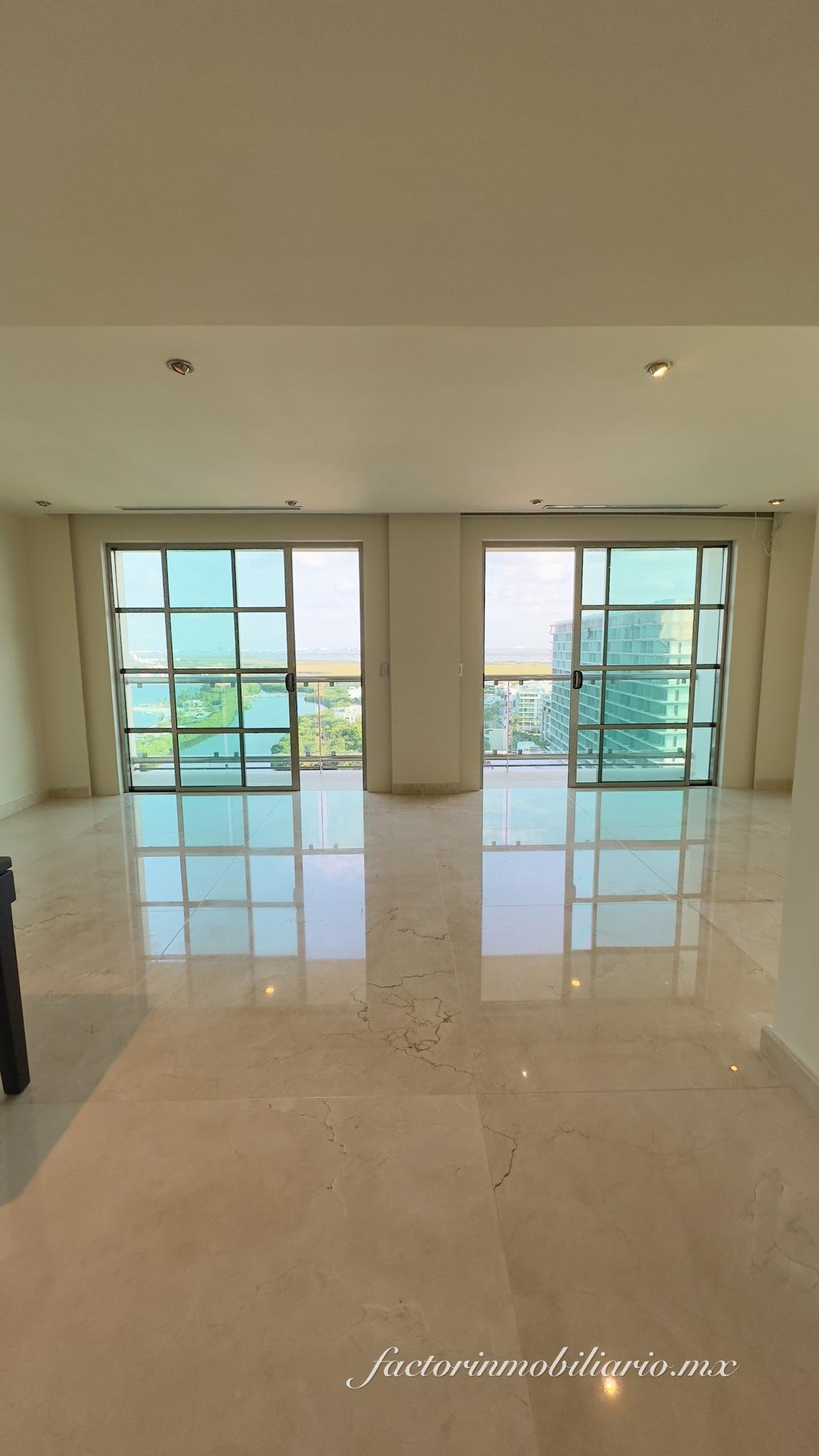 Departamento Novo Cancún en Puerto Cancún de 2 Recámaras en Venta Sin Muebles