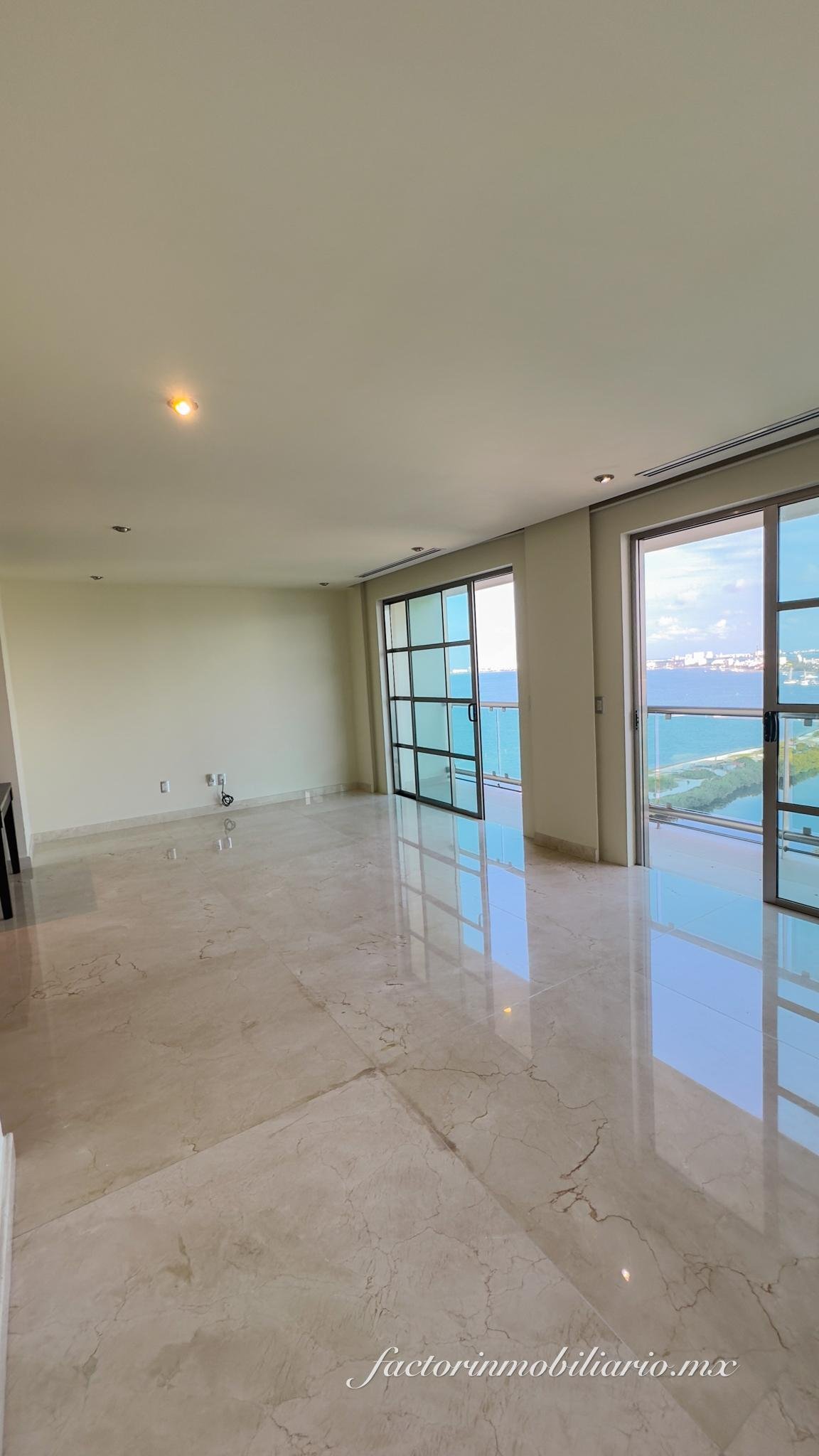 Departamento Novo Cancún en Puerto Cancún de 2 Recámaras en Venta Sin Muebles