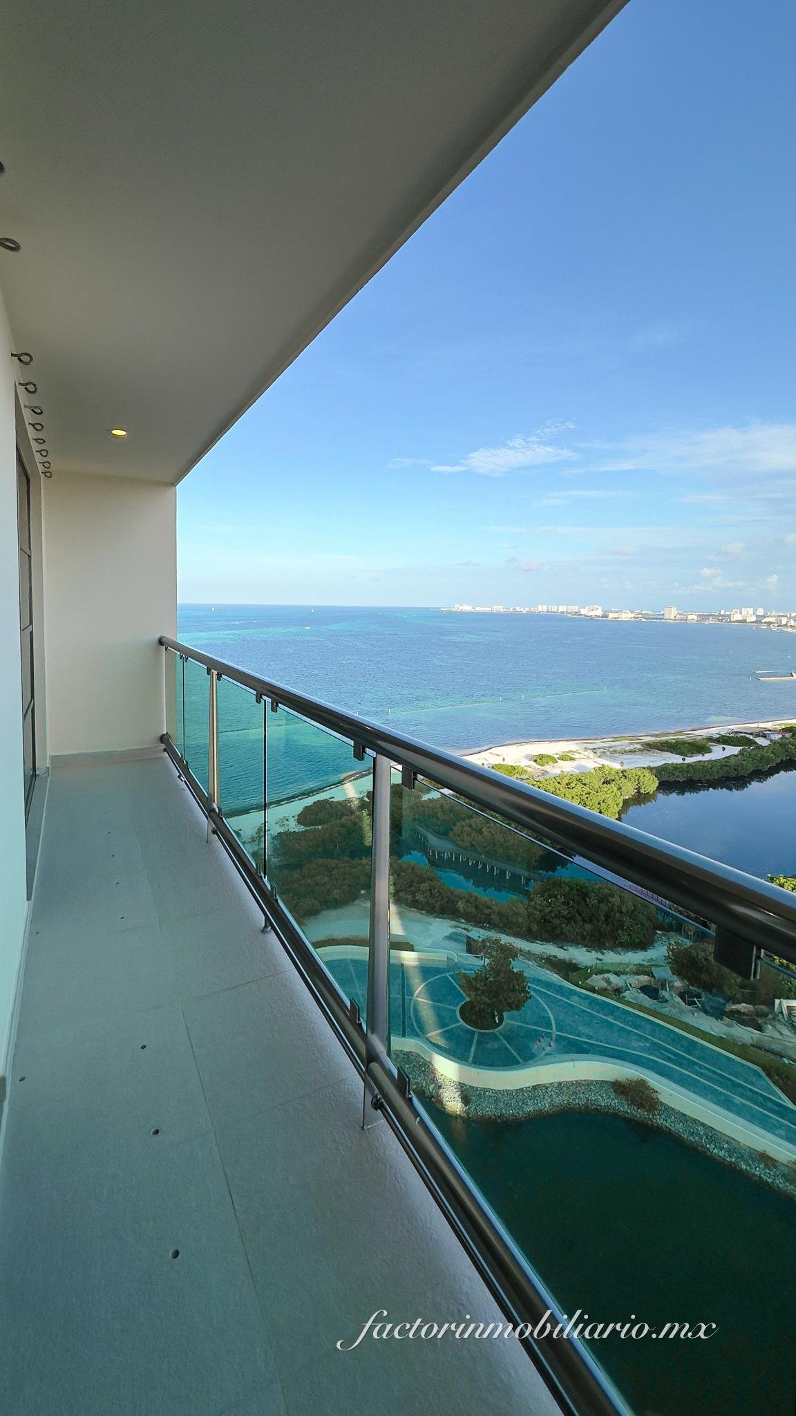 Departamento Novo Cancún en Puerto Cancún de 2 Recámaras en Venta Sin Muebles