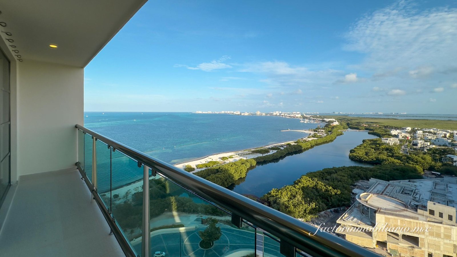 Departamento Novo Cancún en Puerto Cancún de 2 Recámaras en Venta Sin Muebles