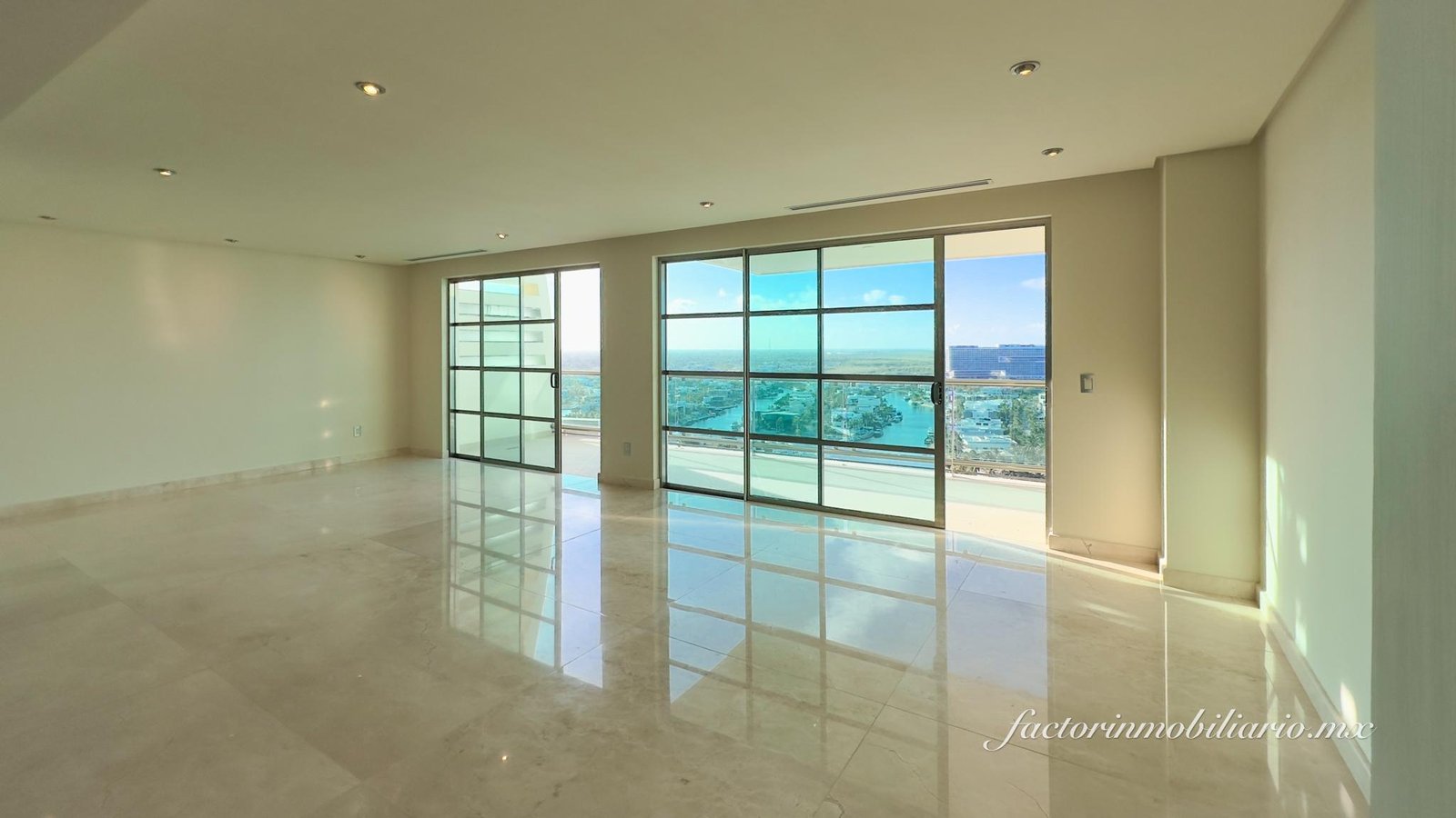 Departamento Novo Cancún en Puerto Cancún de 2 Recámaras en Venta Sin Muebles