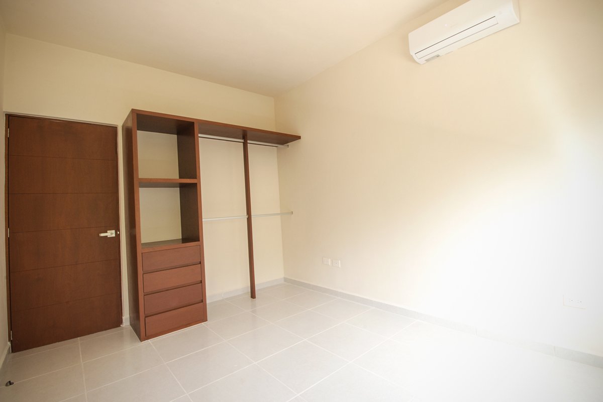 Casa en Venta en el Condominio York del Residencial Long Island en Av. Huayacán Cancún Centro