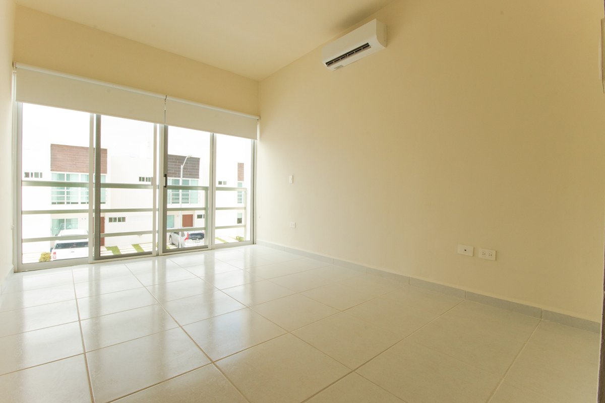 Casa en Venta en el Condominio York del Residencial Long Island en Av. Huayacán Cancún Centro