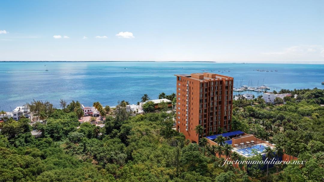 Mistral | Inversión y estilo frente al mar