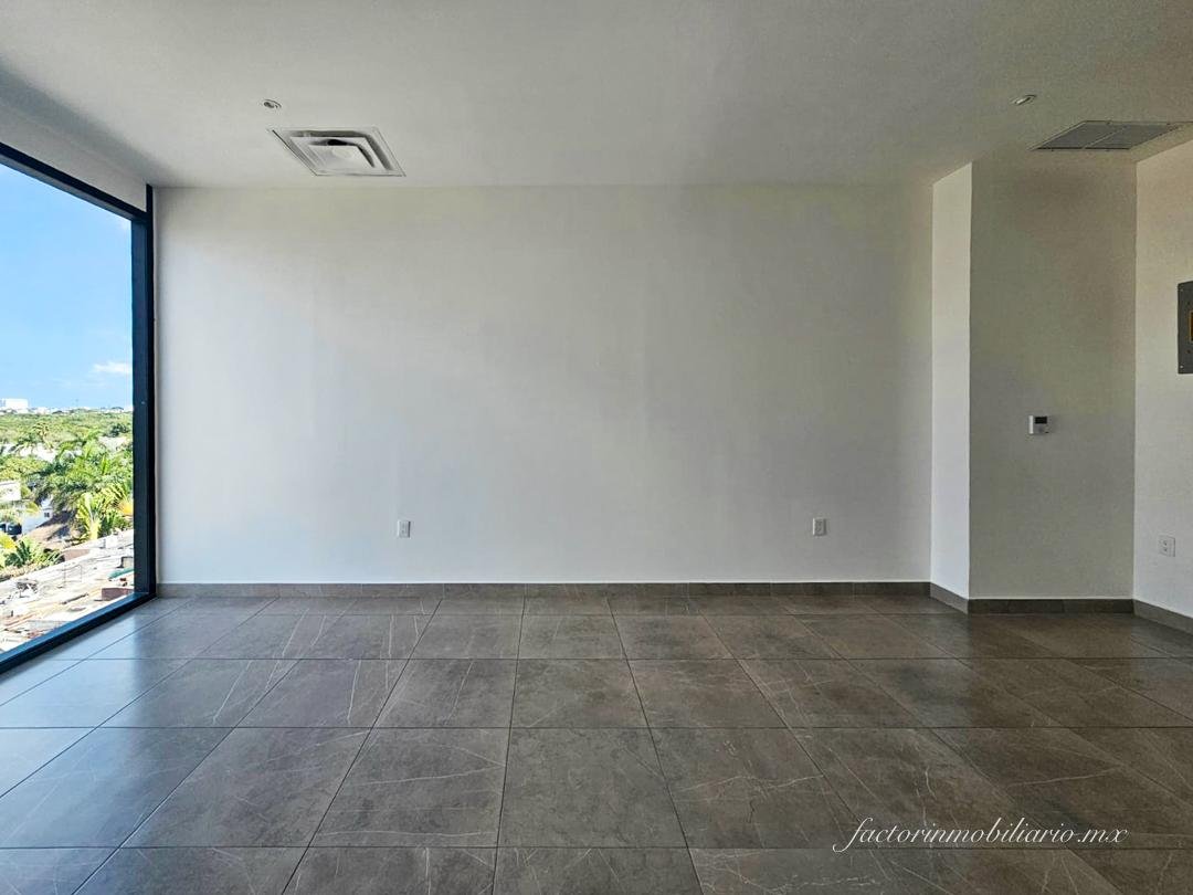 Oficina en Renta en Corner Center sobre Av. Huayacán